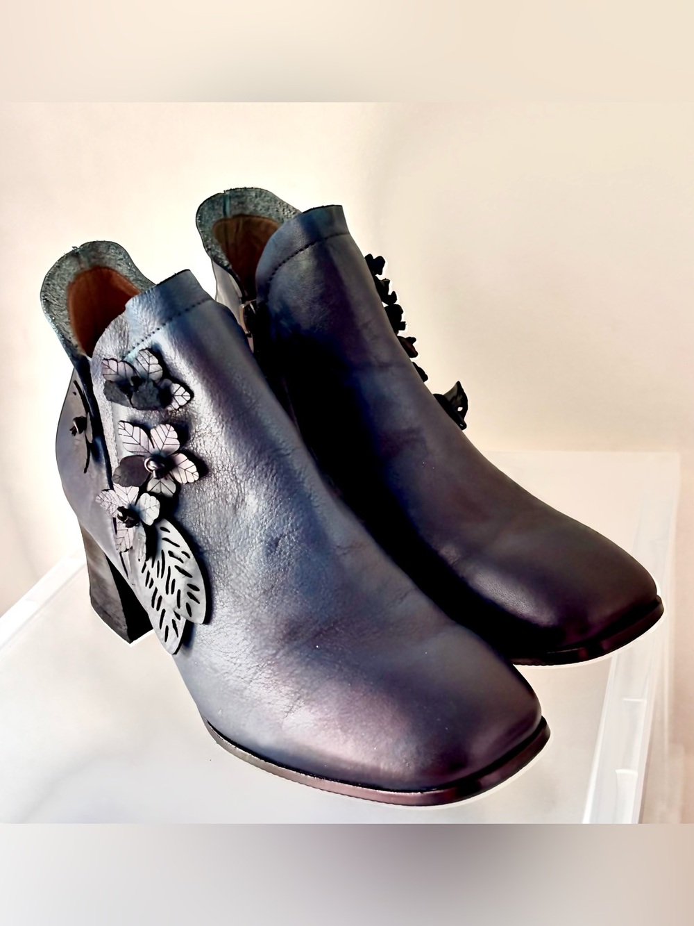 L'Artiste by Spring Step Loralie
Women Ankle Boots Electric Blue 8.5
Leather NEW